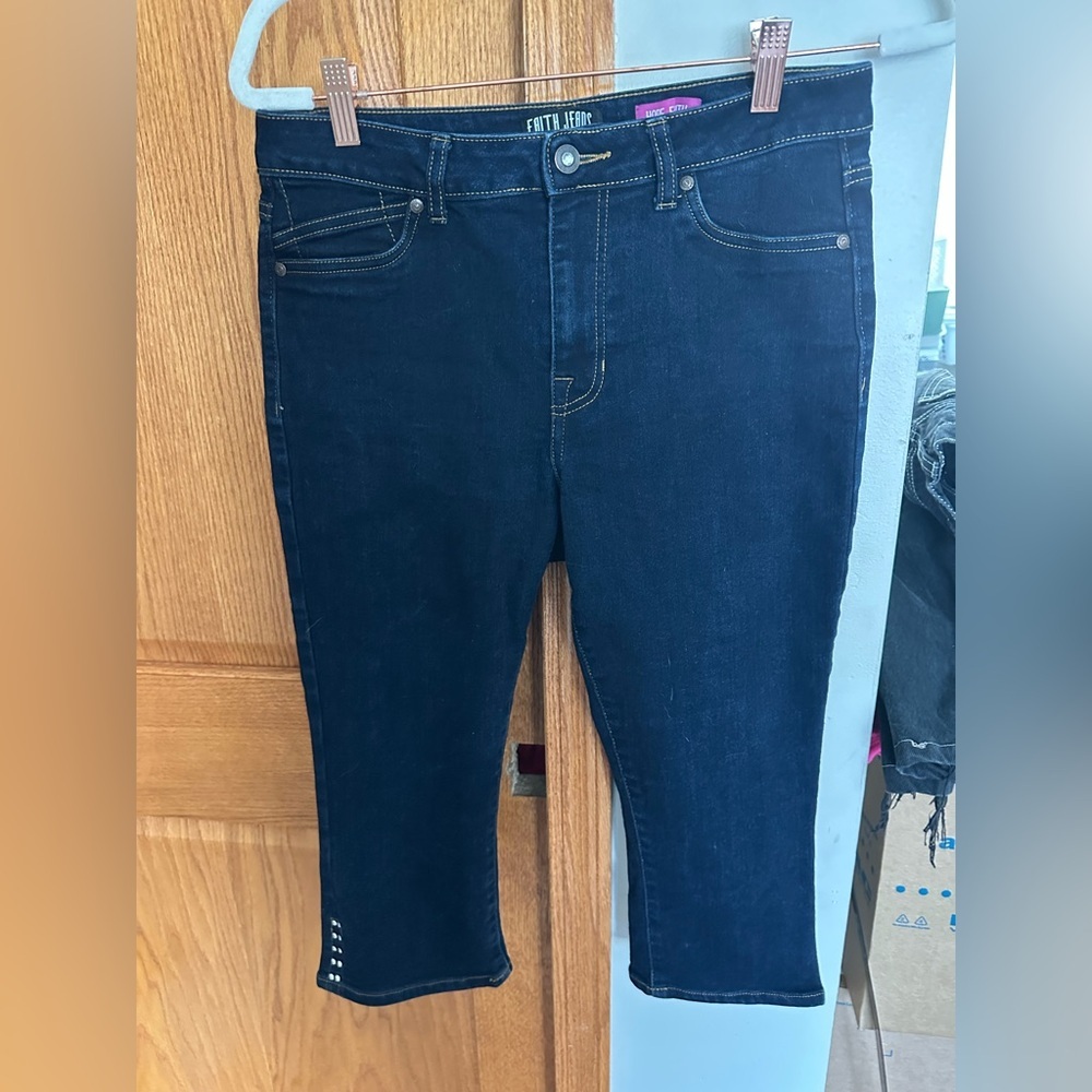 ✨Like new✨Faith Jeans Women's Denim Capris